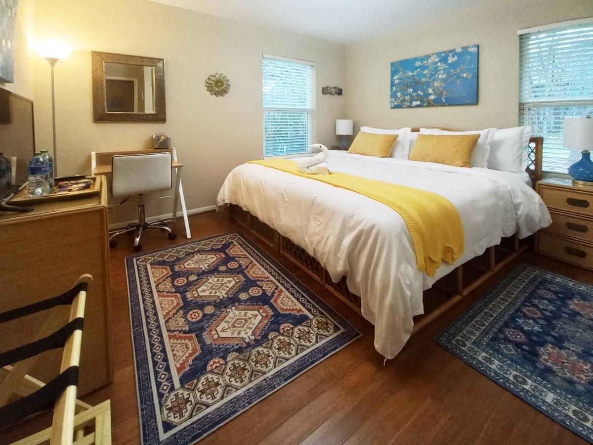 Апартаменты King Bed In Relaxing Oasis, With Free Snack/Wi-Fi/Parking Сан Маркос Экстерьер фото